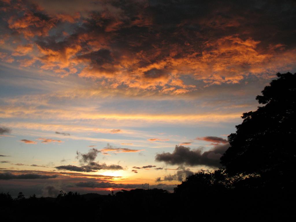 Sunset Hotel Monteverde Exterior photo